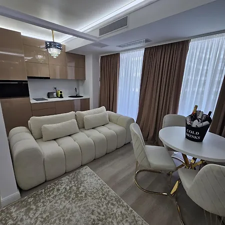 Luxury Prima Linie La Mare White Titanic Apartment Navodari